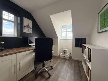 5 bed house for sale