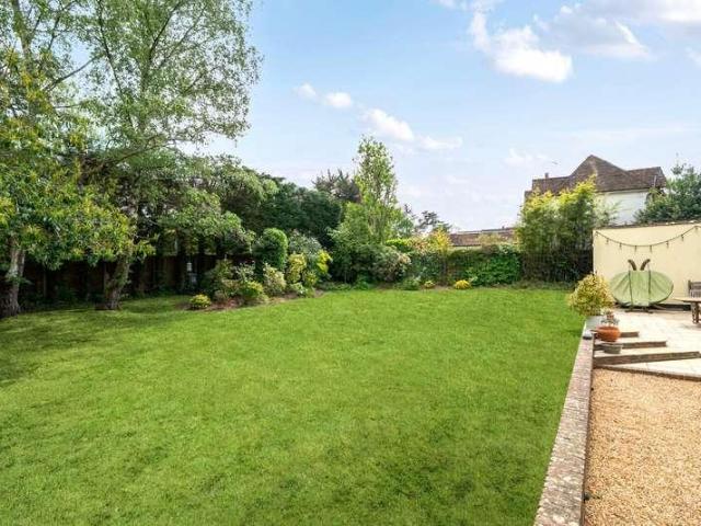 5 bed house for sale