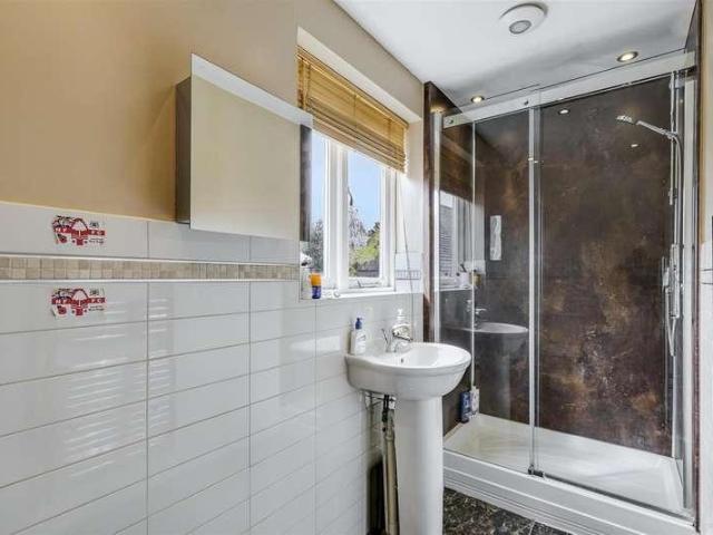 5 bed house for sale