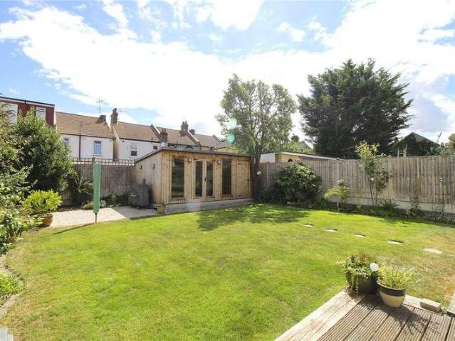 5 bed house for sale