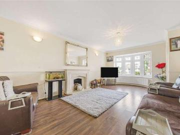 5 bed house for sale