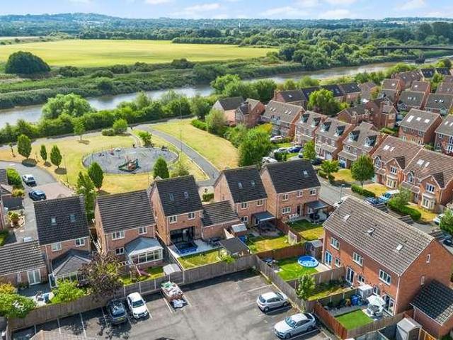 5 bed house for sale