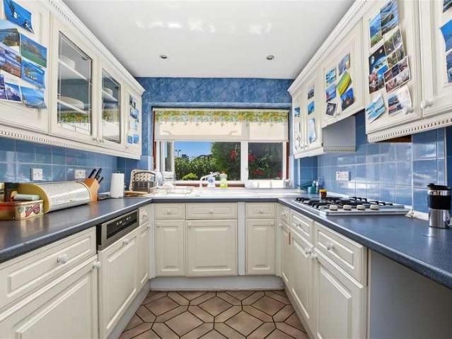 5 bed house for sale