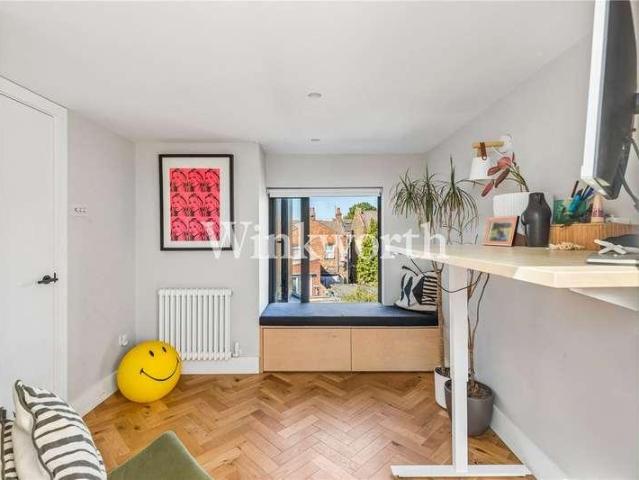 5 bed house for sale