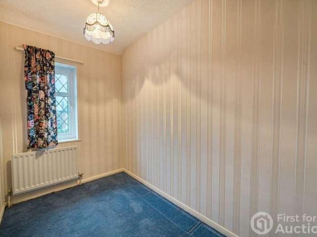 5 bed house for sale