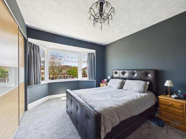 5 bed house for sale