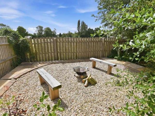 5 bed house for sale