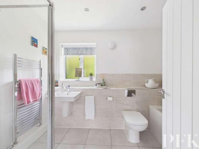 5 bed house for sale