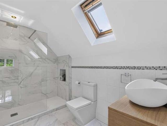 5 bed house for sale