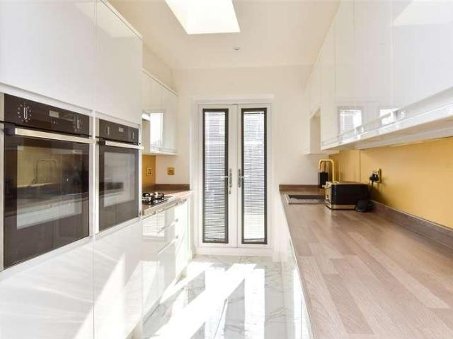5 bed house for sale