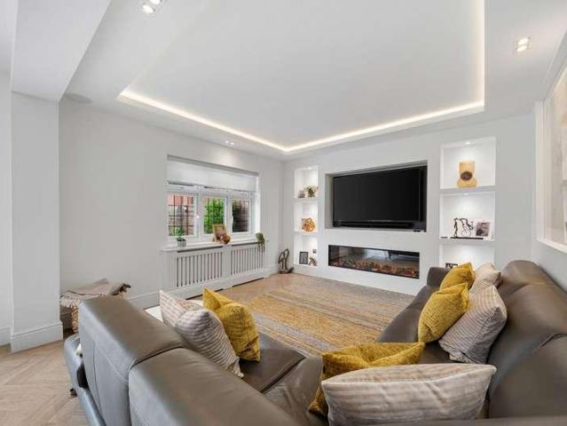 5 bed house for sale