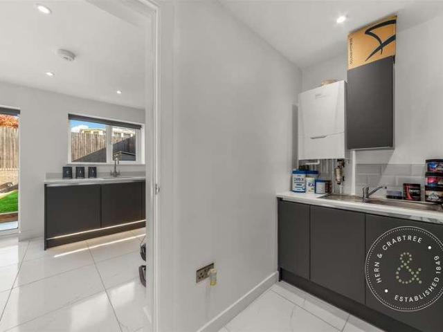 5 bed house for sale