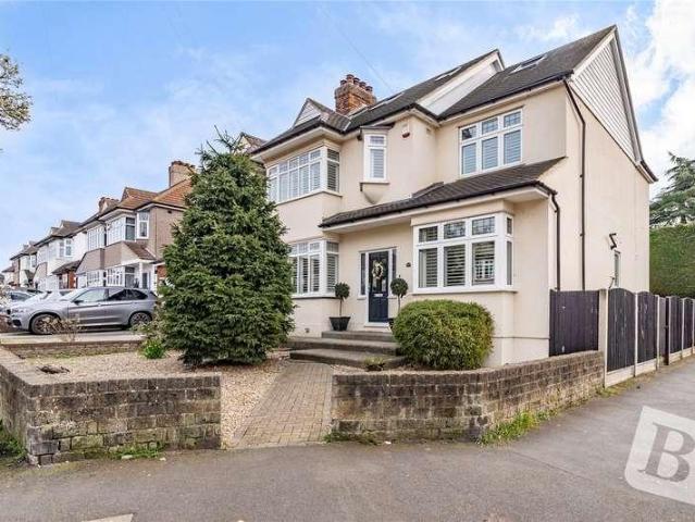 5 bed house for sale