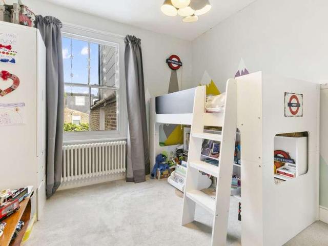 5 bed house for sale