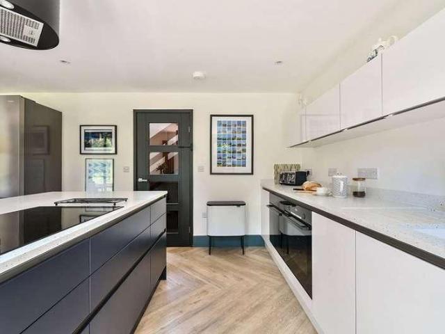 5 bed house for sale