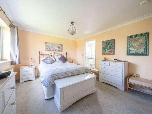 5 bed house for sale