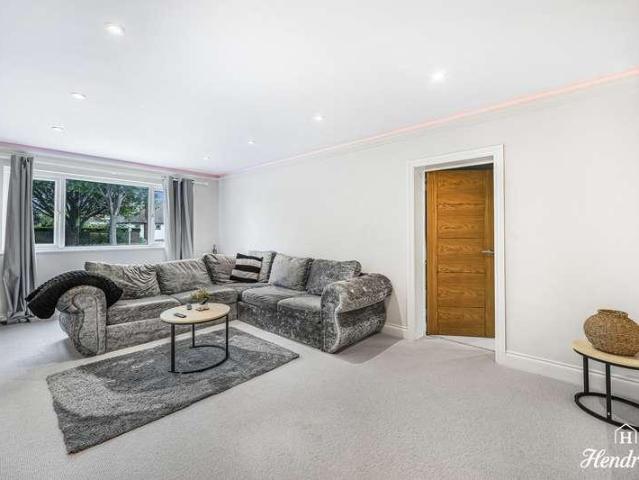 5 bed house for sale
