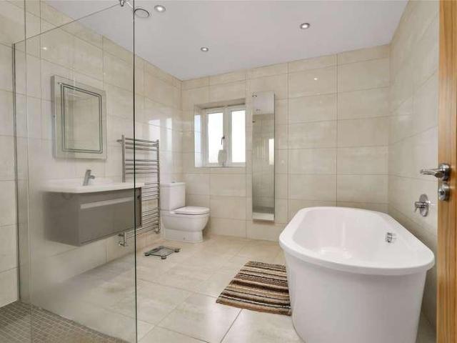 5 bed house for sale