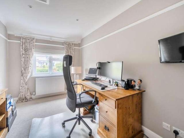 5 bed house for sale