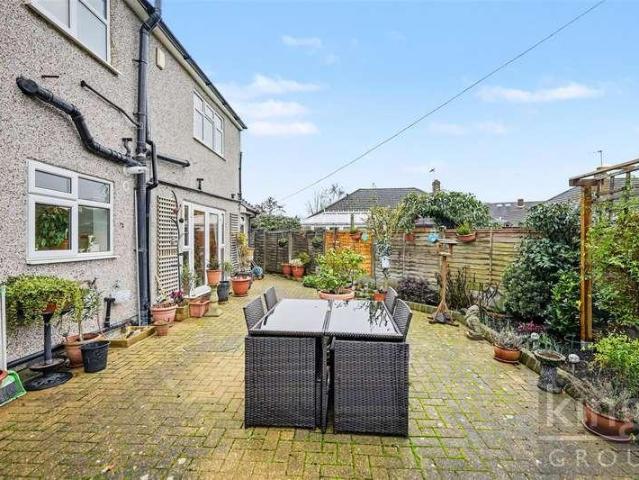 5 bed house for sale