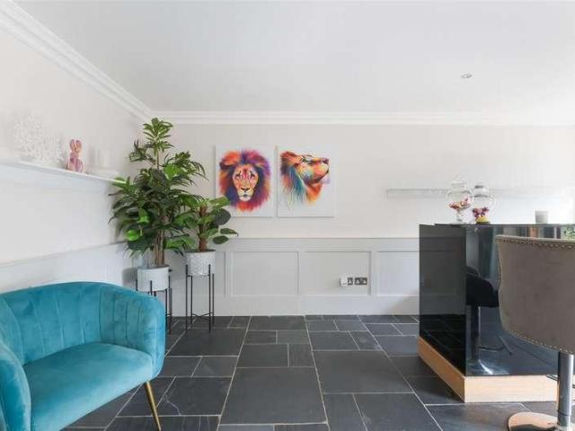 5 bed house for sale