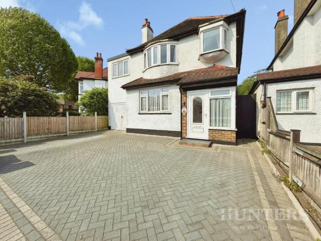 5 bed house for sale