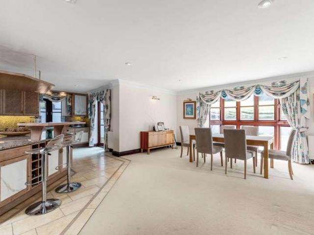 5 bed house for sale