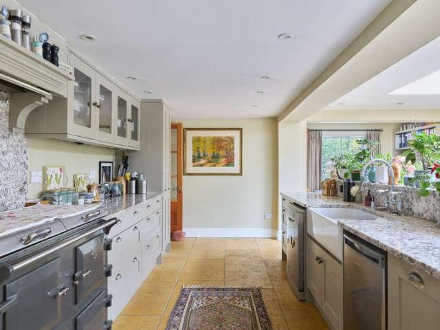 5 bed house for sale