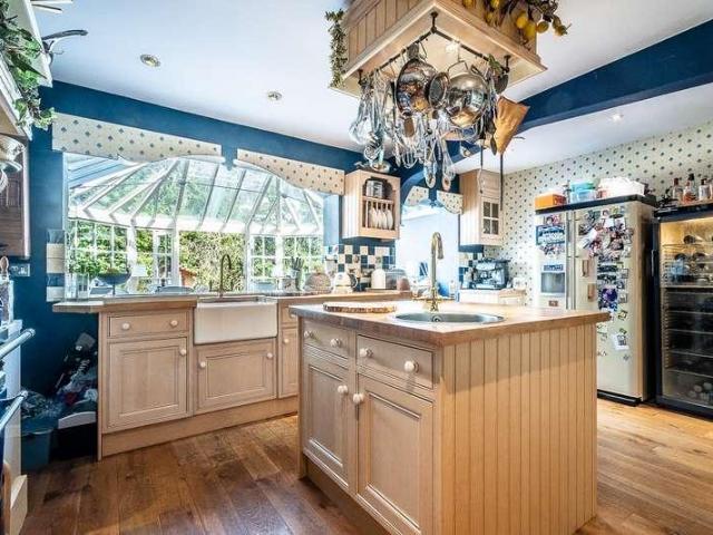 5 bed house for sale
