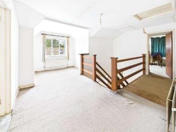 5 bed house for sale