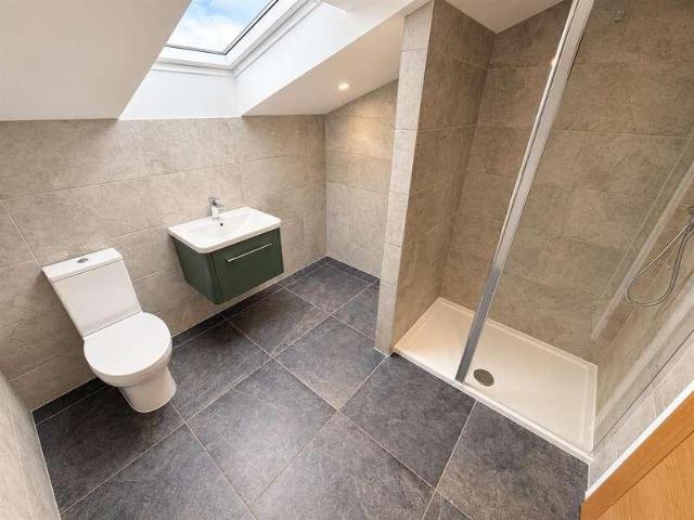 5 bed house for sale