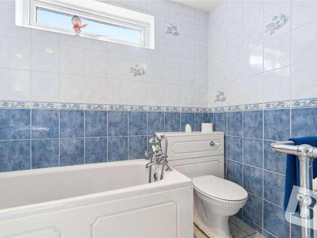 5 bed house for sale