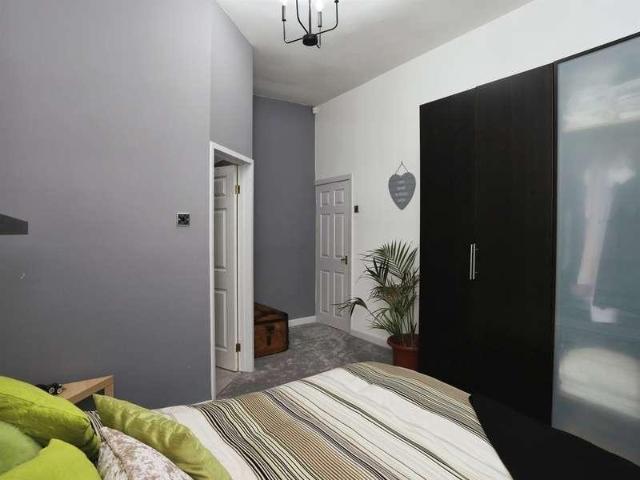 5 bed house for sale