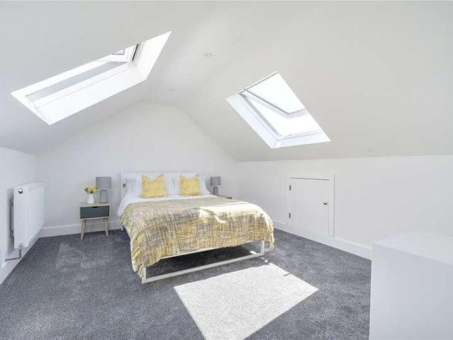 5 bed house for sale