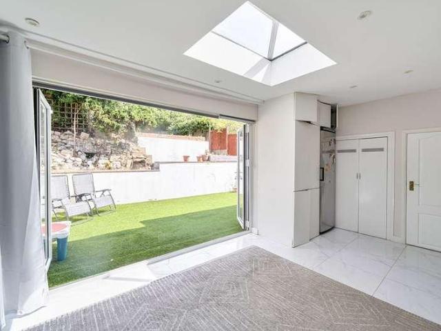 5 bed house for sale