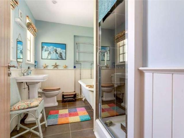 5 bed house for sale