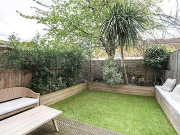 5 bed house for sale