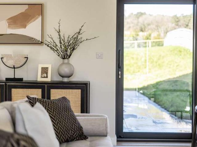 5 bed house for sale