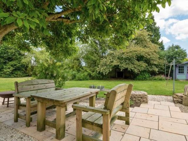 5 bed house for sale