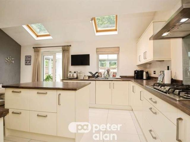 5 bed house for sale