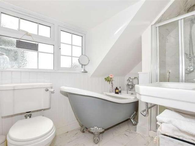 5 bed house for sale