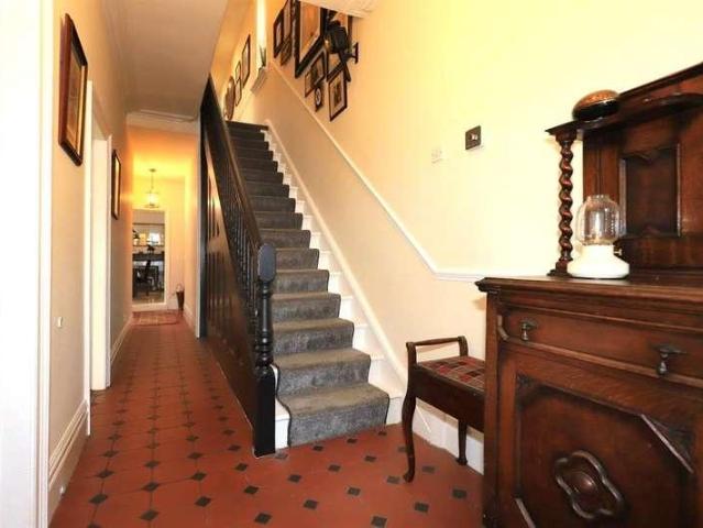 5 bed house for sale