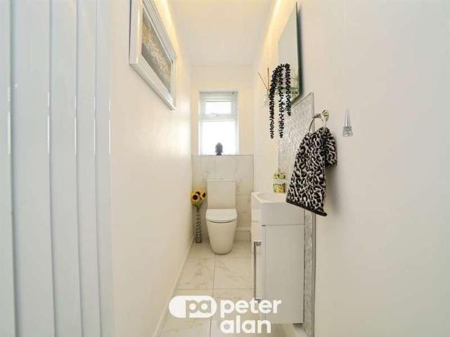 5 bed house for sale