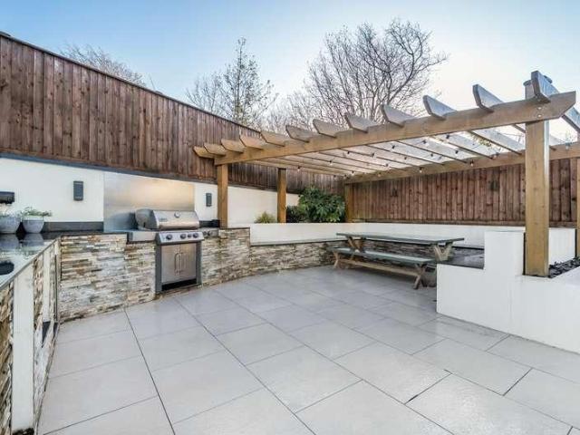 5 bed house for sale