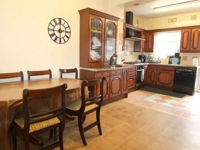 5 bed house for sale