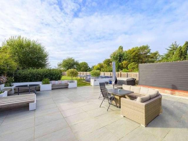 5 bed house for sale