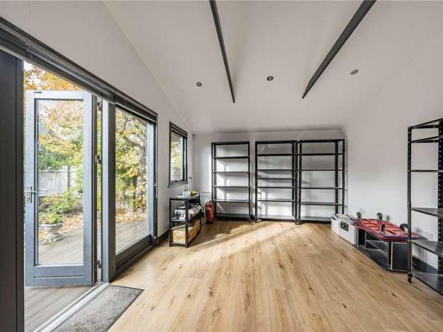 5 bed house for sale