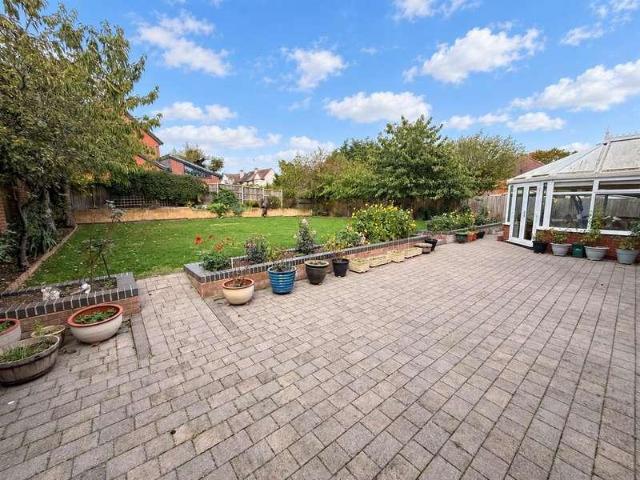 5 bed house for sale