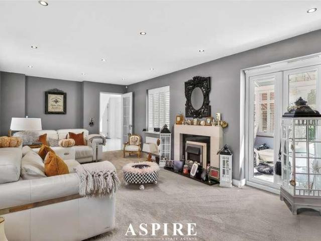 5 bed house for sale
