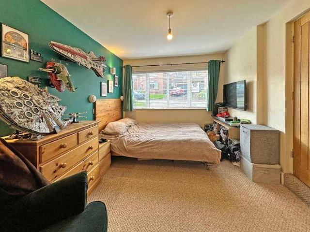 5 bed house for sale